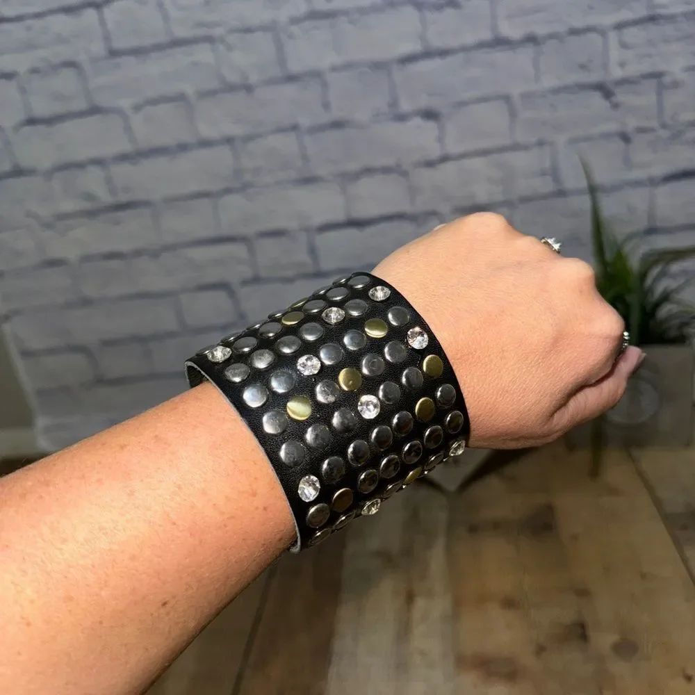 Dazzle Crystal Rhinestone Metal Studs Style Leather Wrap Fashion Bracelet